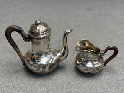 Petite théière et pot à lait en argent, manches...