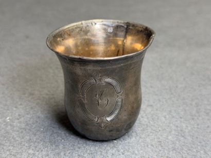 Timbale tulipe en argent.
argent 925°/00,...