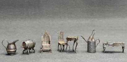 Mobiliers miniature en argent. 
Argent étranger...
