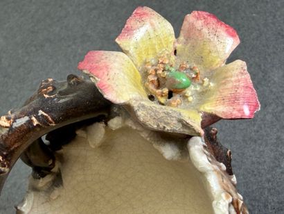 Soulier en barbotine. 
12 x 32 x 12 cm. 
Petits...