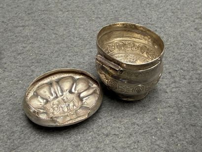 tabatières miniatures en argent formant ,...