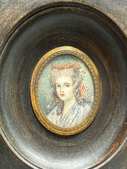 Portraits de femmes. 
Trois miniatures début...
