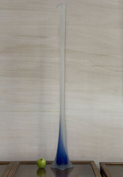 Grand vase soliflore en verre marmoréen
H....