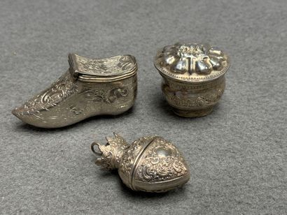 tabatières miniatures en argent formant ,...