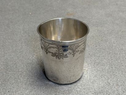 Timbale en argent. 
Poinçon XIX° 925°/00....