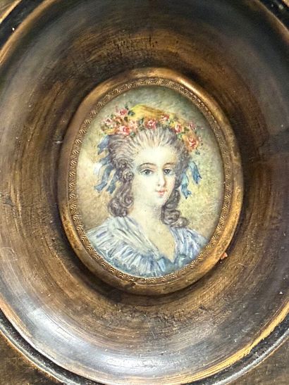 Portraits de femmes. 
Trois miniatures début...
