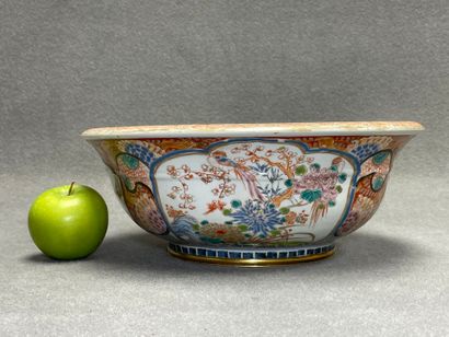 Bassin en porcelaine Imari
Japon XIX 
H....