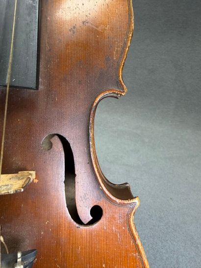 Violon et Archet en écrin.
Violon portant...