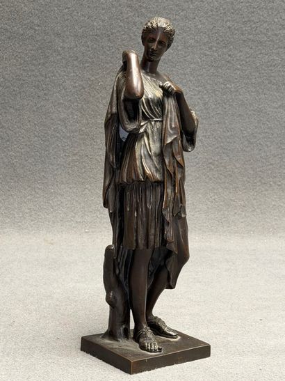 Diane.
Sculpture en bronze patiné.
H: 34...