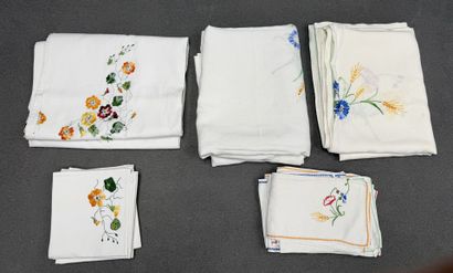 Service de table en coton brodé de fleurs...