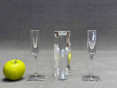 Paire de bougeoirs sur pied en cristal Rosenthal...