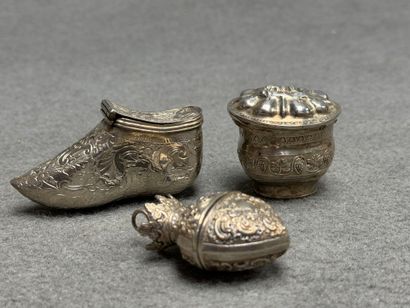tabatières miniatures en argent formant ,...