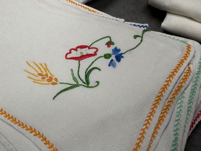 Service de table en coton brodé de fleurs...