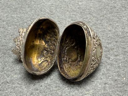 tabatières miniatures en argent formant ,...