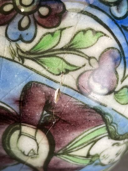 Vase en faïence émaillée.
Qadjar fin XIX°
H....