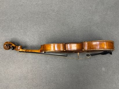 Violon et Archet en écrin.
Violon portant...