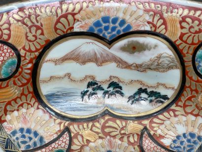 Bassin en porcelaine Imari
Japon XIX 
H....