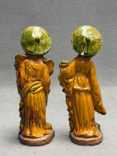 Couple asiatique, deux statuettes en céramique...