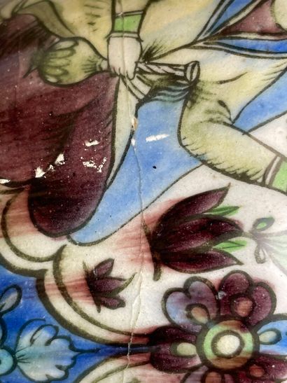 Vase en faïence émaillée.
Qadjar fin XIX°
H....
