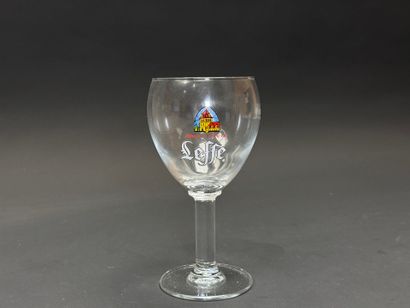 LEFFE Lot de six verres à bière en carton....