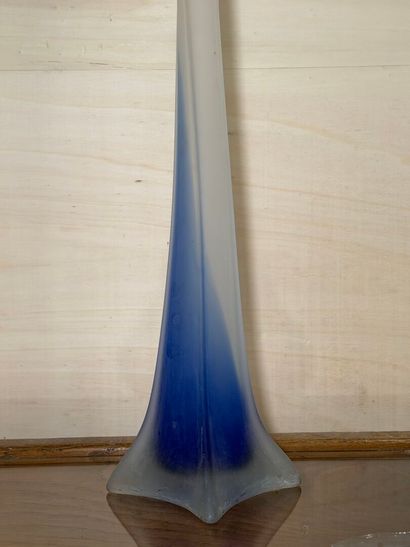 Grand vase soliflore en verre marmoréen
H....