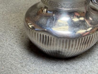 Petite théière et pot à lait en argent, manches...