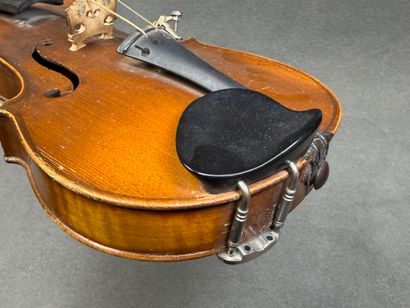Violon et Archet en écrin.
Violon portant...