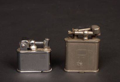 Deux briquets en métal argenté dont un Lancel....