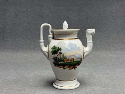 Théière en porcelaine XIX° à décor de paysage....