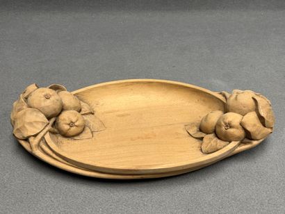 Coupe à fruits en bois sculpté datée 1931...