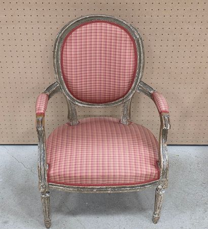 Fauteuil cabriolet , dossier médaillon, bien...