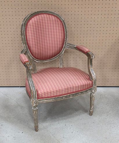 Fauteuil cabriolet , dossier médaillon, bien...