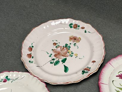 Lot de quinze assiettes en faience XIX°....