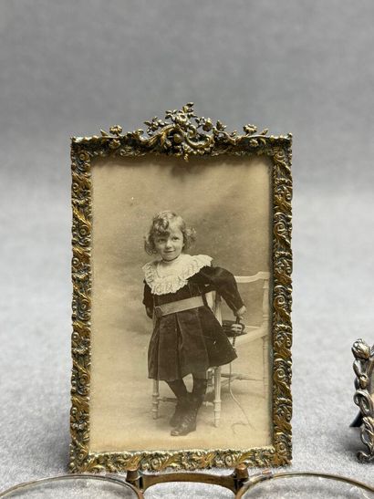 Lot d'objets de vitrine:
Cadres, bourses,...