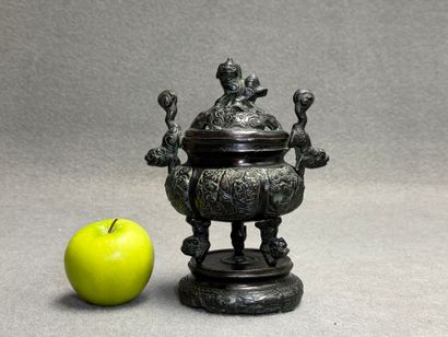 Brûle parfum en régule patiné.
Style Chinois....