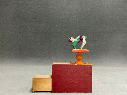 Jouet asiatique en bois. 
11 x 16 x 7 cm...