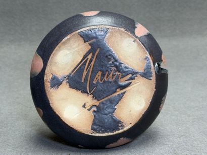 Jean-Marie MAURE (XIXe - XXe). 
Vase à long...