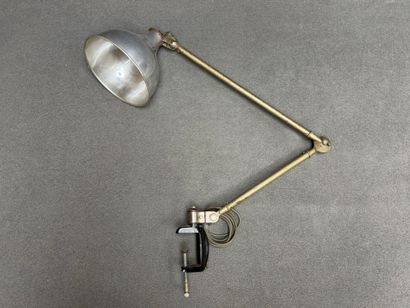 Lampe d'atelier articulée
