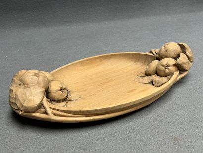 Coupe à fruits en bois sculpté datée 1931...