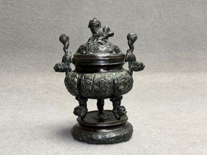 Brûle parfum en régule patiné.
Style Chinois....