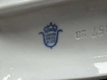 Groupe en porcelaine allemande: Scène galante.
Unter...