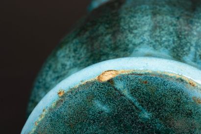 ACCOLAY. 
Pichet en céramique émaillée bleu...