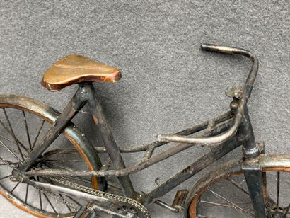 Réduction décorative de vélo en métal.
28...