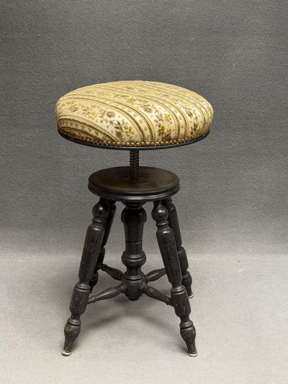 Tabouret de piano réglabe en hauteur. 
H....