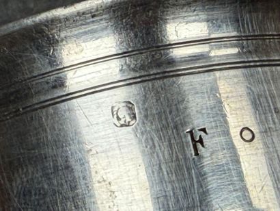 Timbale droite en argent. 
H. :7,5 cm. 
Poids:...
