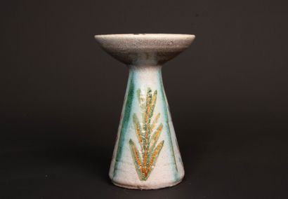 ACCOLAY. 
Bougeoir en céramique émaillée.
H....