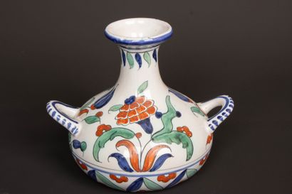 Henri DELCOURT (XXeme)
Vase en faïence décor...
