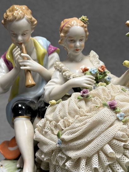 Groupe en porcelaine allemande: Scène galante.
Unter...