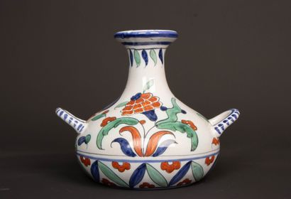 Henri DELCOURT (XXeme)
Vase en faïence décor...
