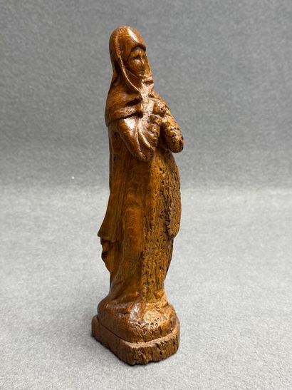 Vierge. 
Sculpture en bois. 
H. :27 cm.